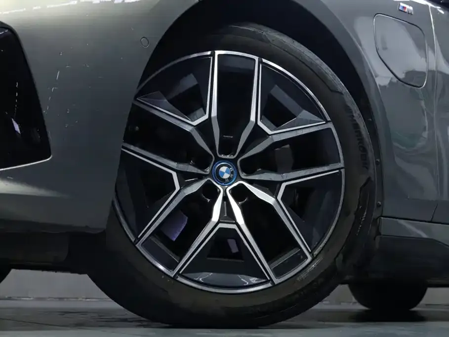 BMW i5 — фото 7