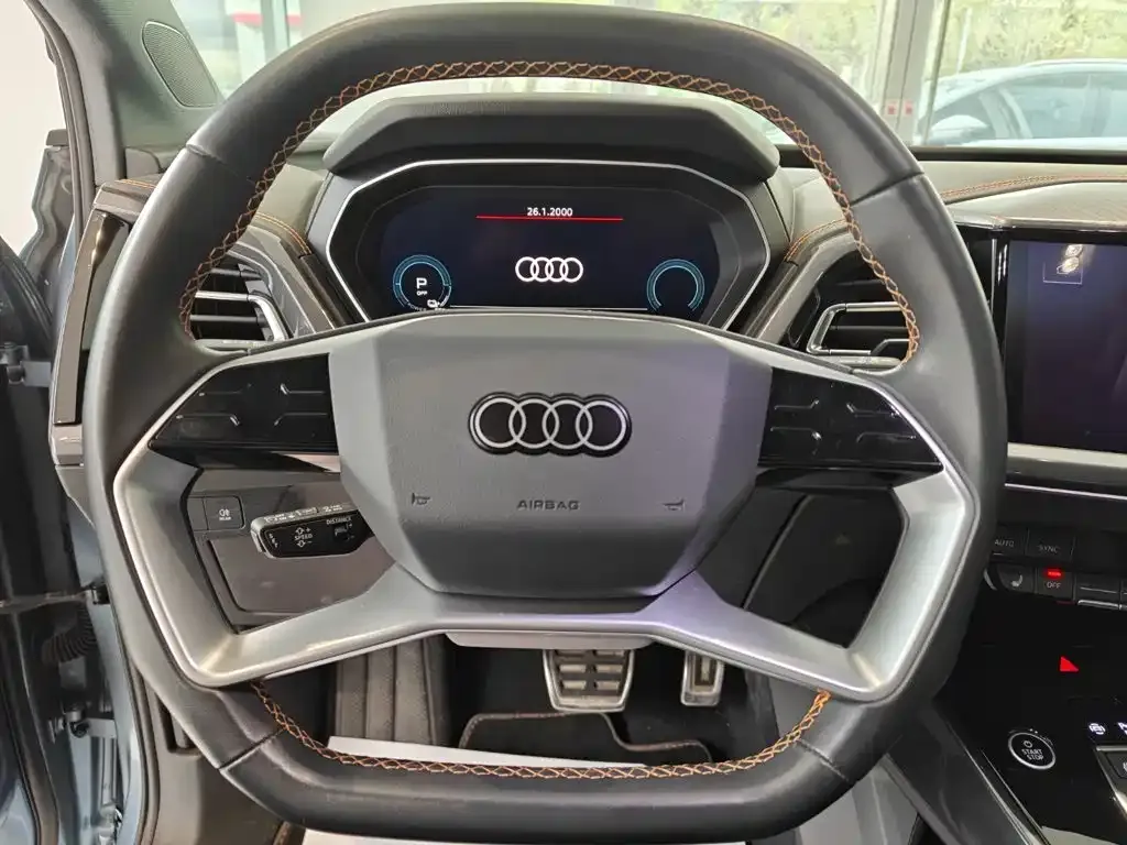 Audi Q4 e-tron — фото 3