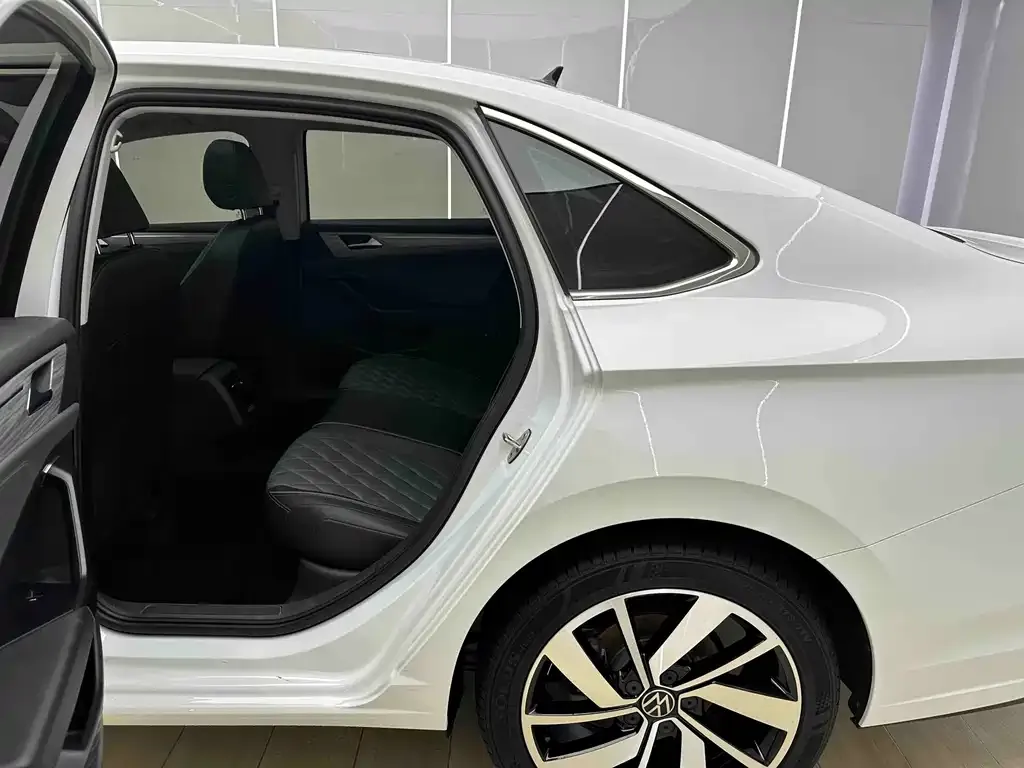 Volkswagen Sagitar — фото 9
