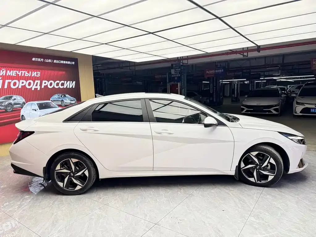 Hyundai Elantra — фото 10