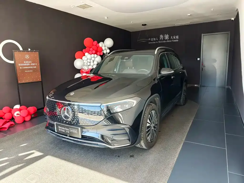 Mercedes-Benz EQB — фото 1