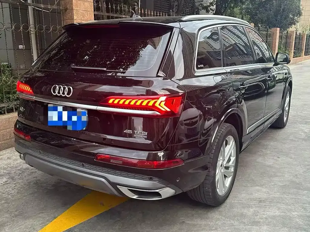 Audi Q7 — фото 8