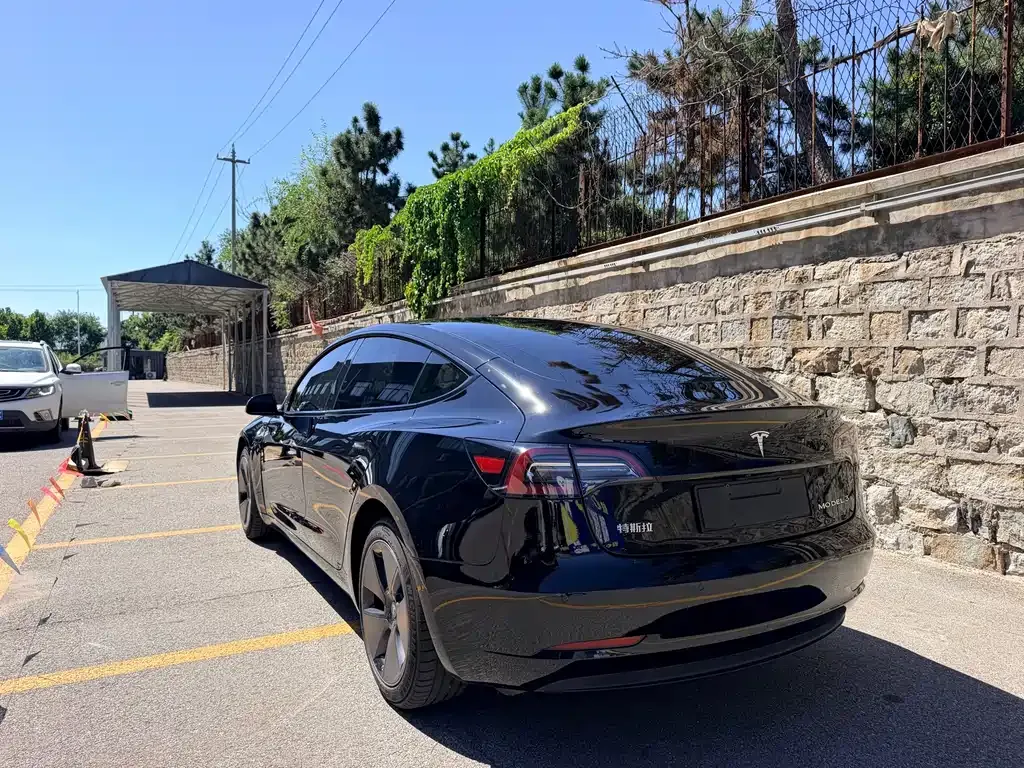 Tesla Model 3 — фото 9