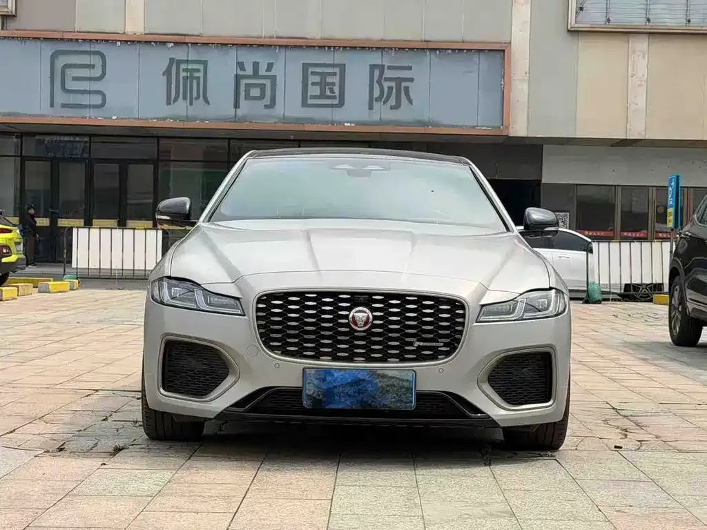 Jaguar XFL — фото 1