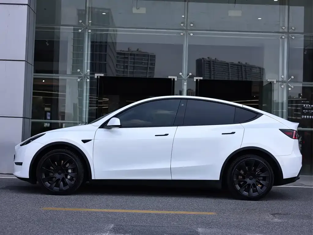 Tesla Model Y — фото 7