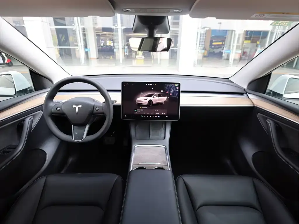 Tesla Model Y — фото 4