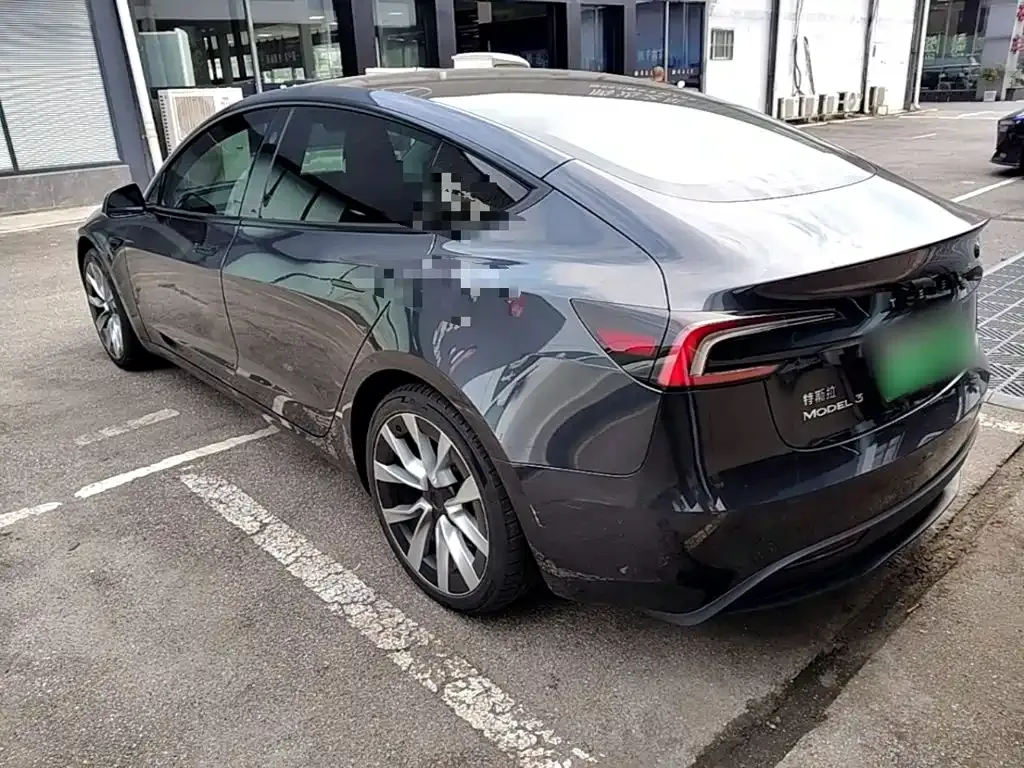 Tesla Model 3 — фото 10