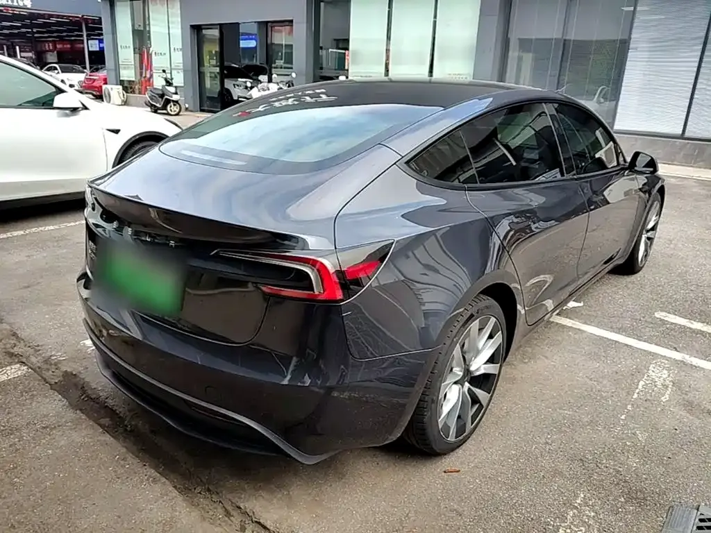 Tesla Model 3 — фото 7