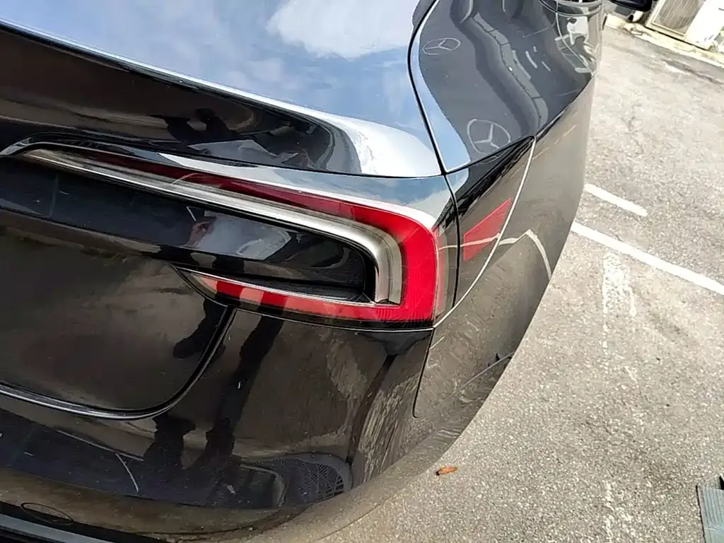 Tesla Model 3 — фото 4