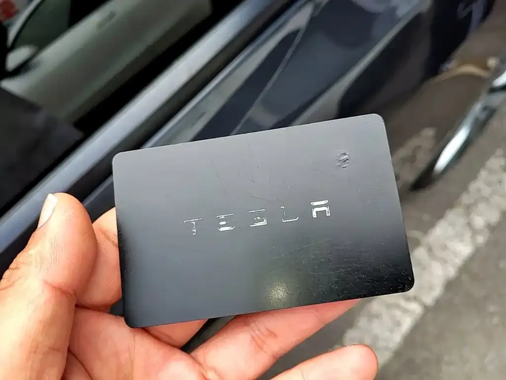 Tesla Model 3 — фото 2