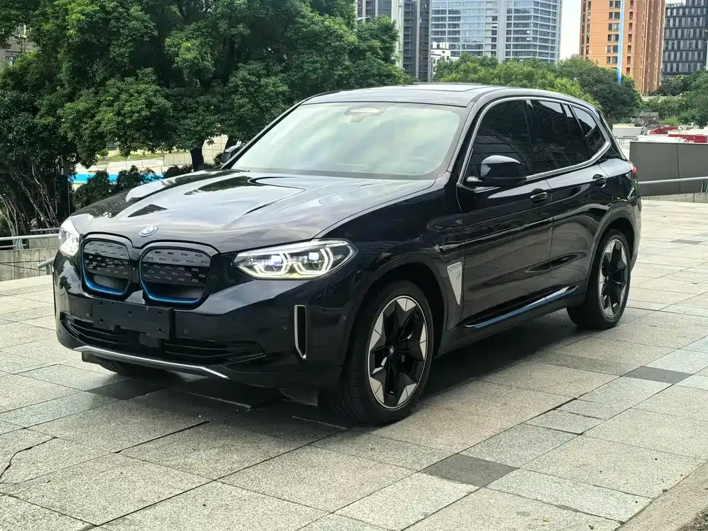 BMW iX3 — фото 1
