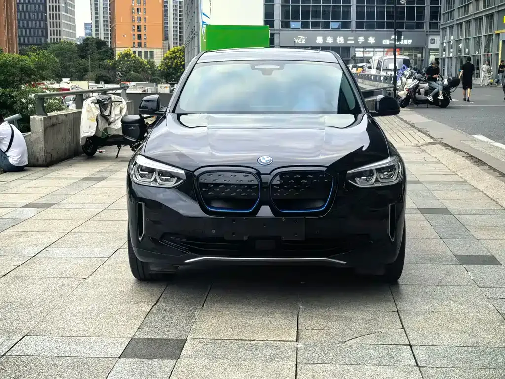BMW iX3 — фото 8