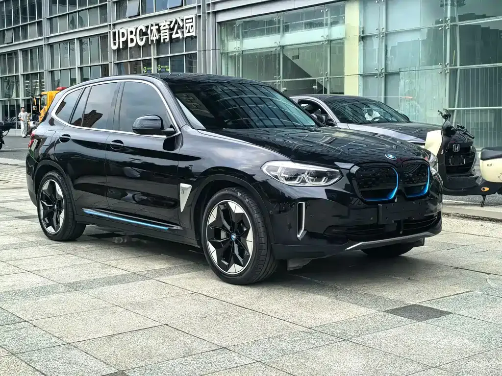 BMW iX3 — фото 7