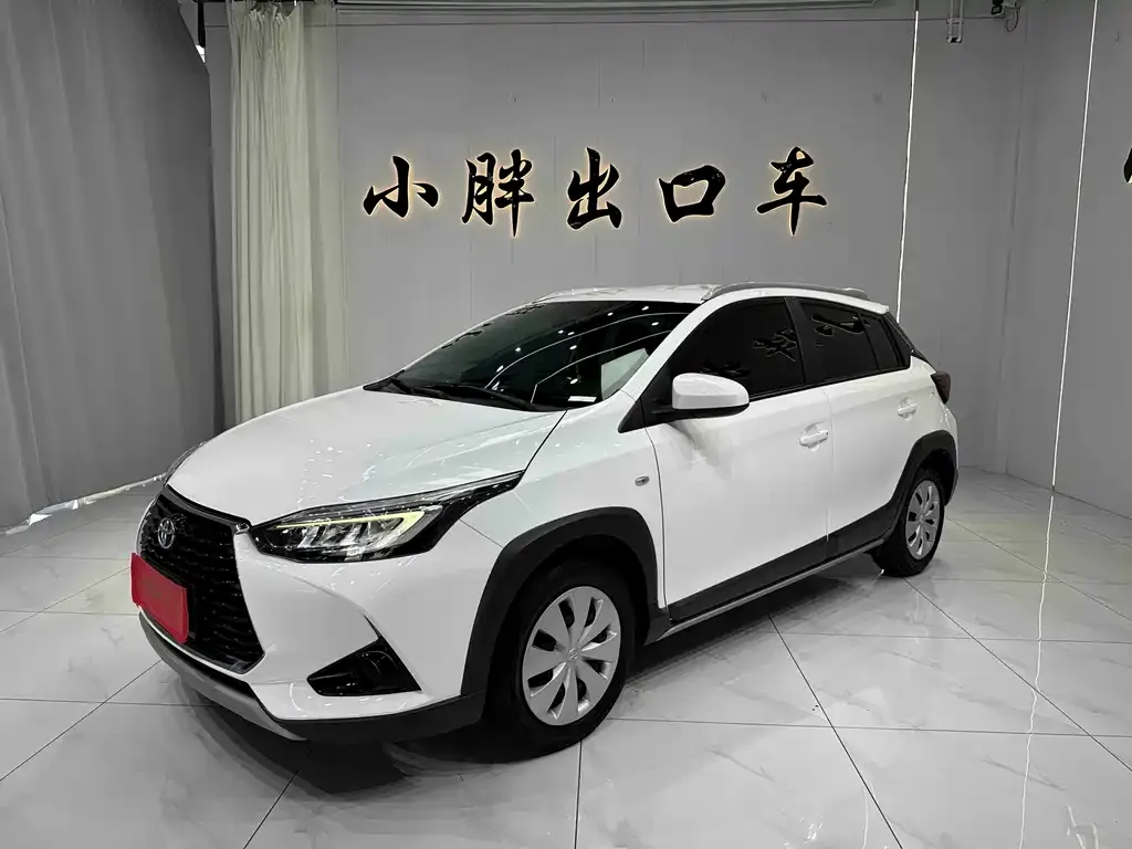 Toyota Yaris L — фото 1