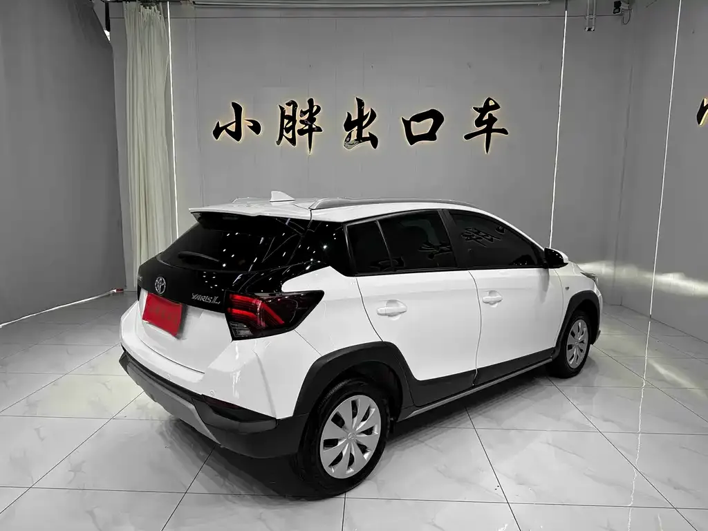 Toyota Yaris L — фото 4