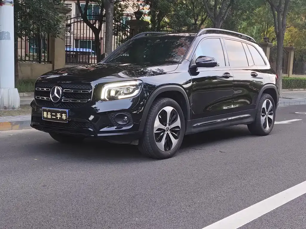 Mercedes-Benz GLB — фото 1