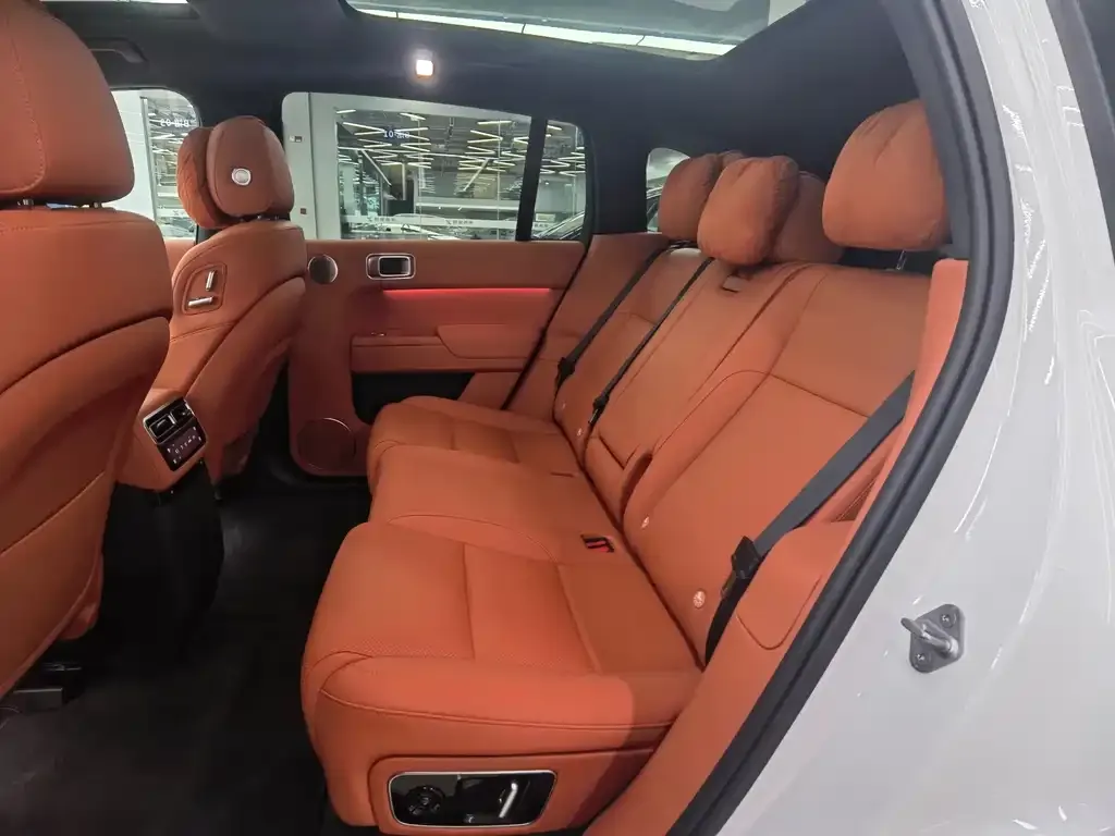 Li Auto L6 — фото 5