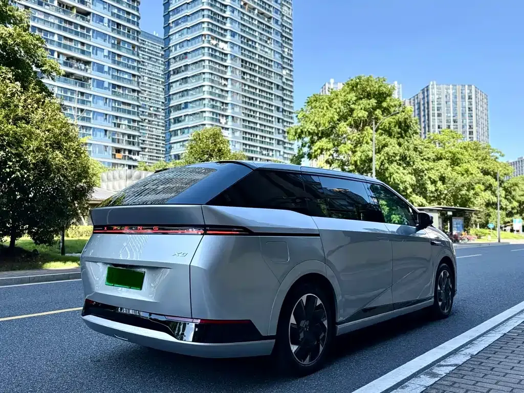XPeng X9 — фото 5