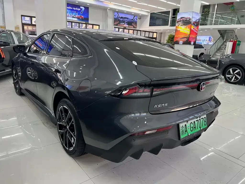 Changan UNI-V iDD — фото 3