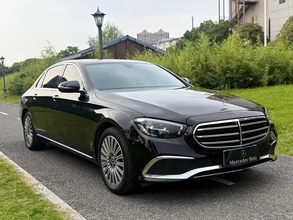 Mercedes-Benz E-Class — фото 5