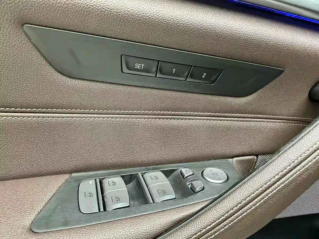 BMW 5 Series — фото 10