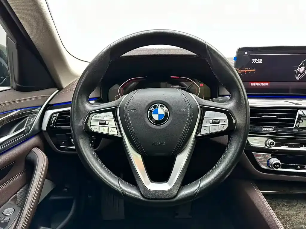 BMW 5 Series — фото 8