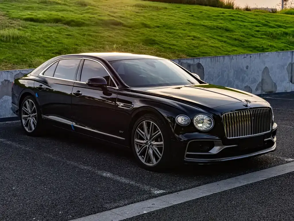 Bentley Flying Spur PHEV — фото 3