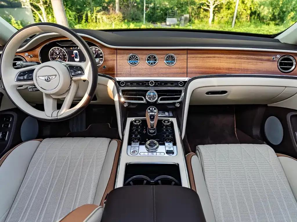 Bentley Flying Spur PHEV — фото 7