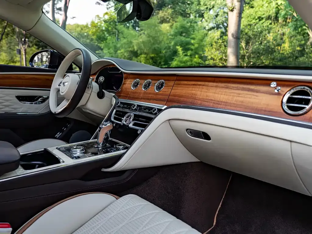 Bentley Flying Spur PHEV — фото 2