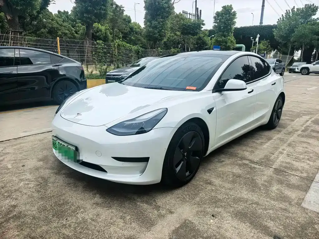 Tesla Model 3 — фото 1