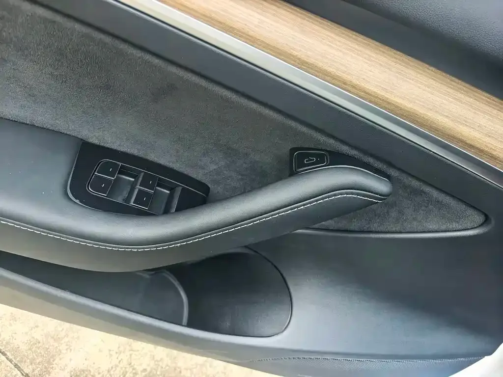 Tesla Model 3 — фото 4