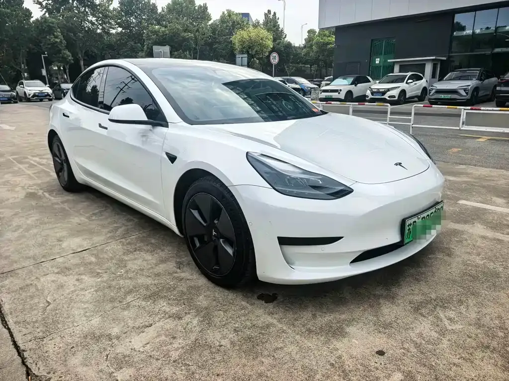 Tesla Model 3 — фото 7