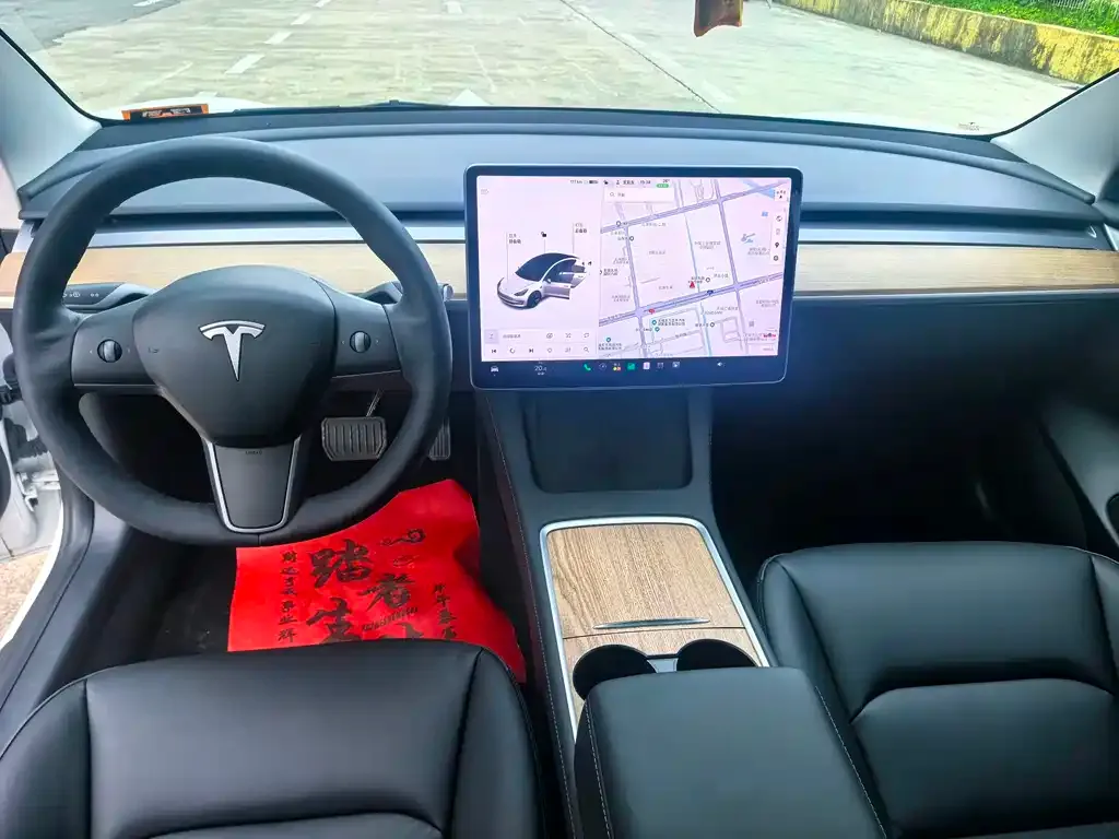 Tesla Model 3 — фото 8