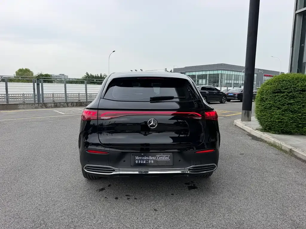 Mercedes-Benz EQE SUV — фото 4