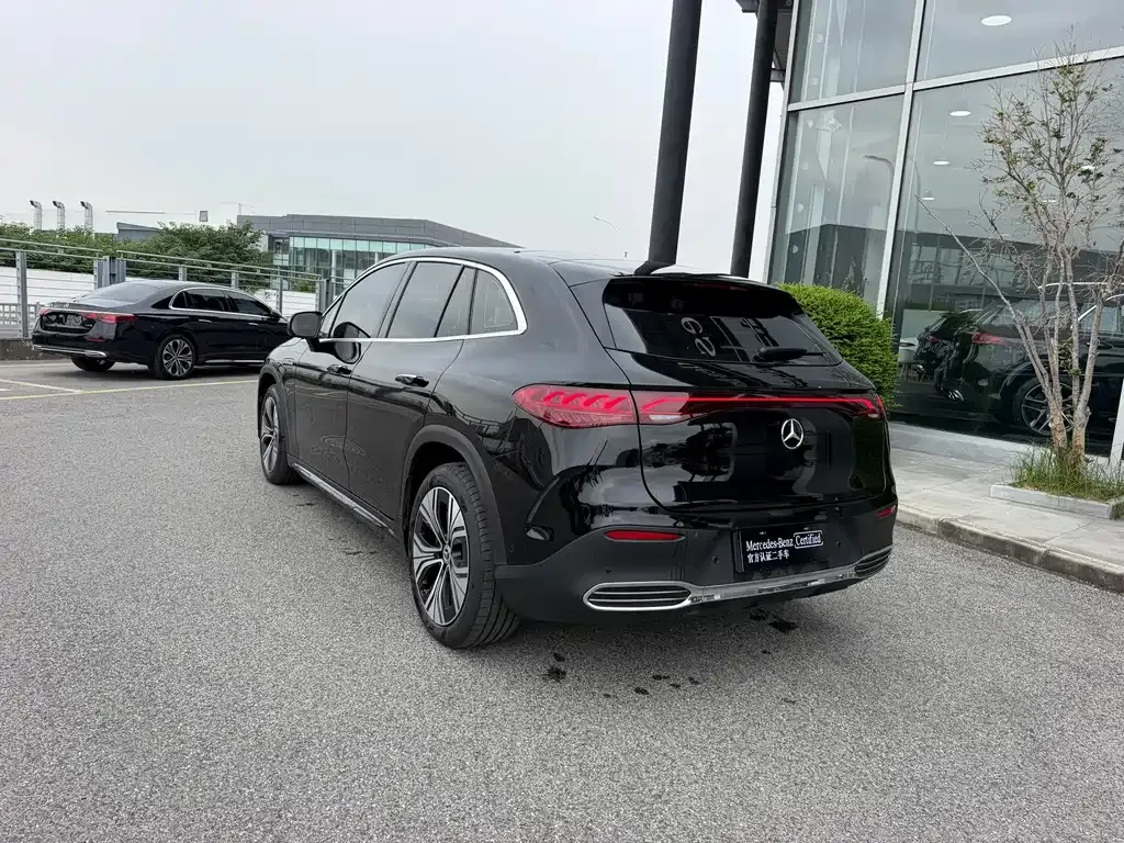 Mercedes-Benz EQE SUV — фото 10