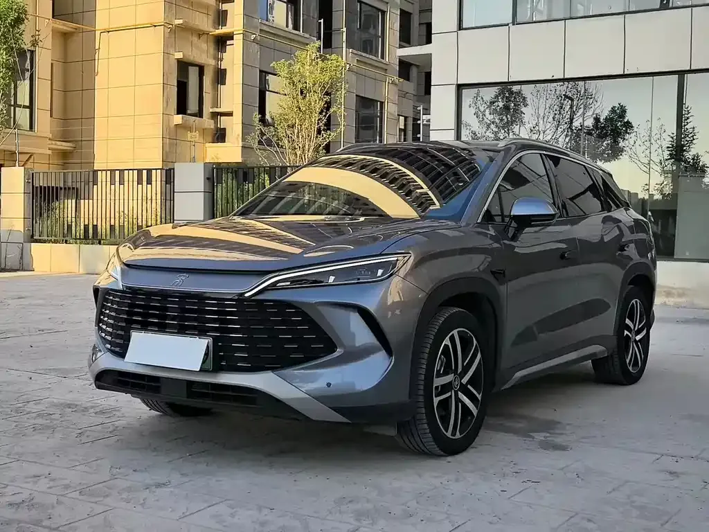 BYD L DM-i — фото 1