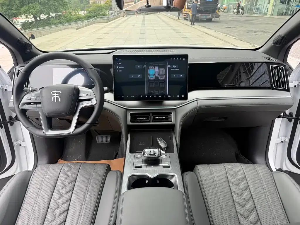 BYD L DM-i — фото 6