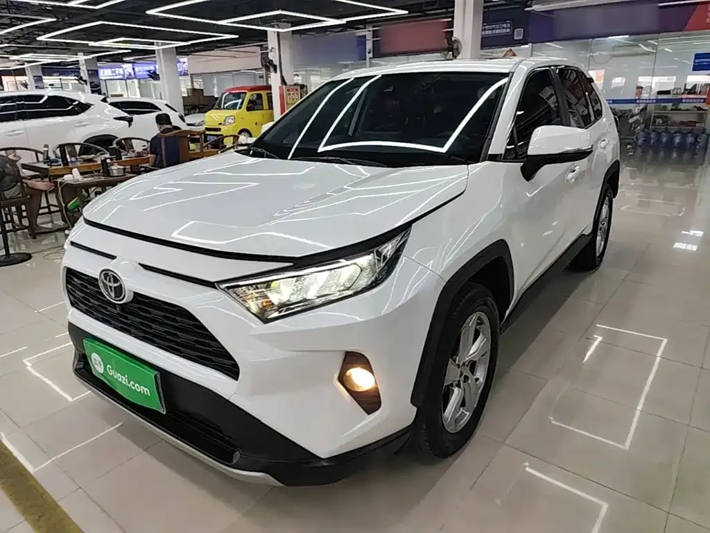 Toyota RAV4 — фото 3