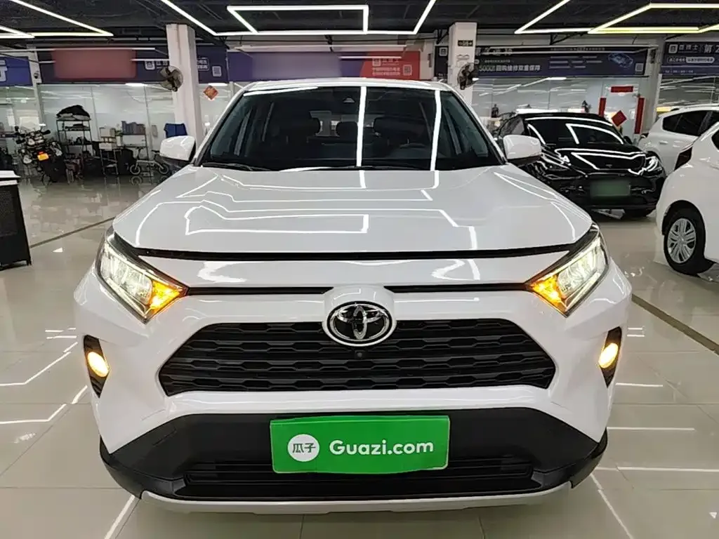 Toyota RAV4 — фото 6