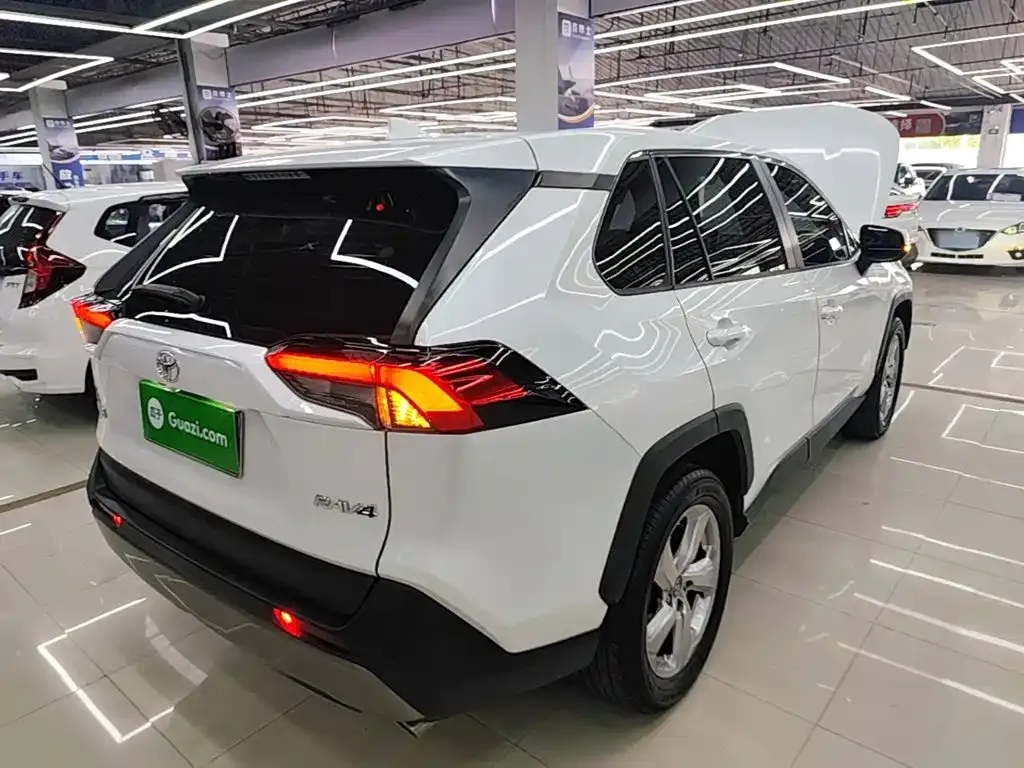 Toyota RAV4 — фото 2