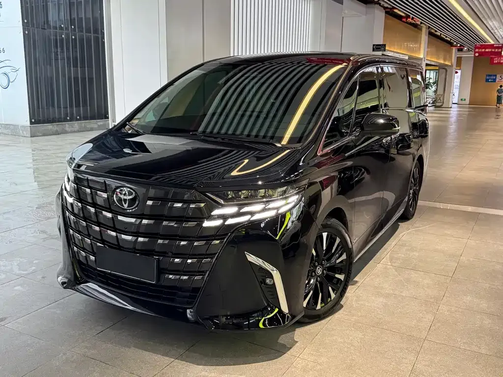 Toyota Alphard — фото 1
