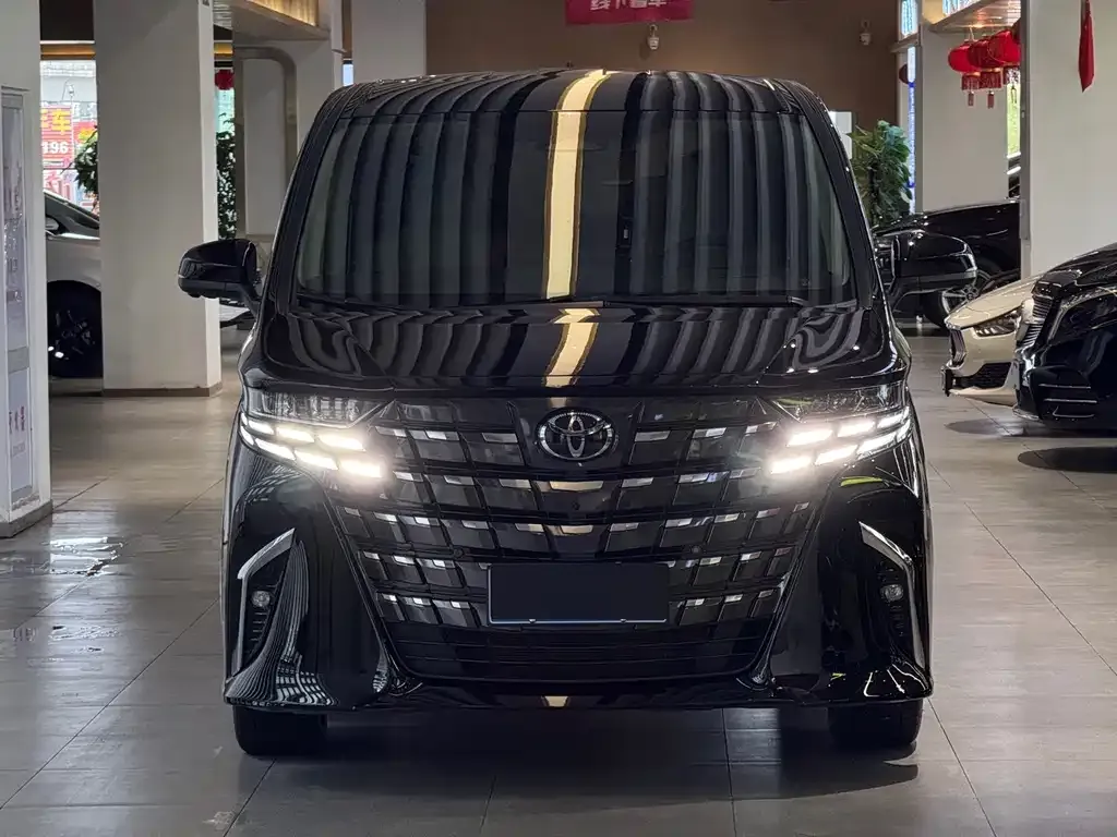 Toyota Alphard — фото 5