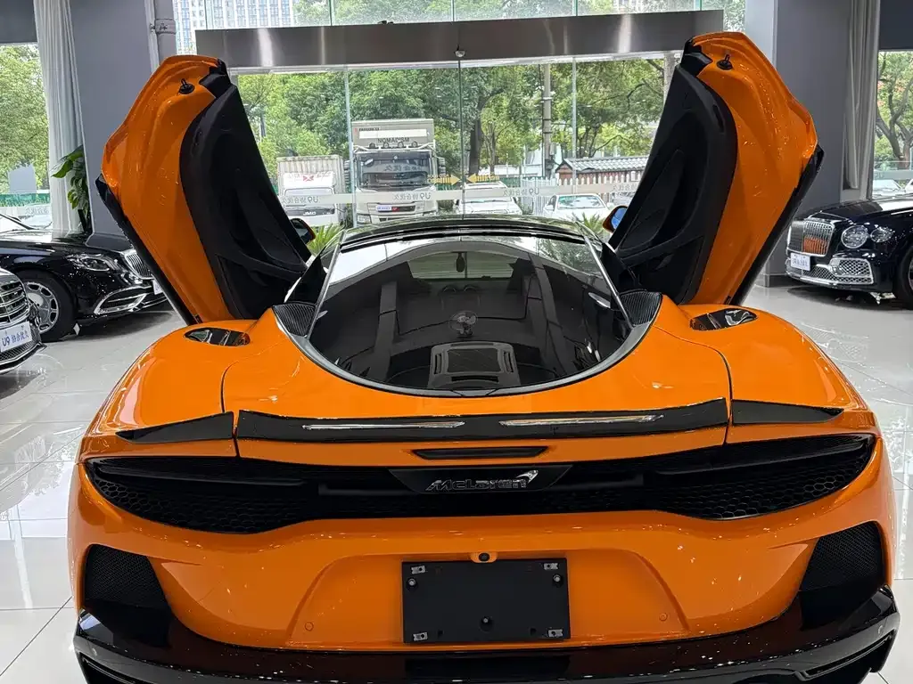 McLaren GT — фото 10