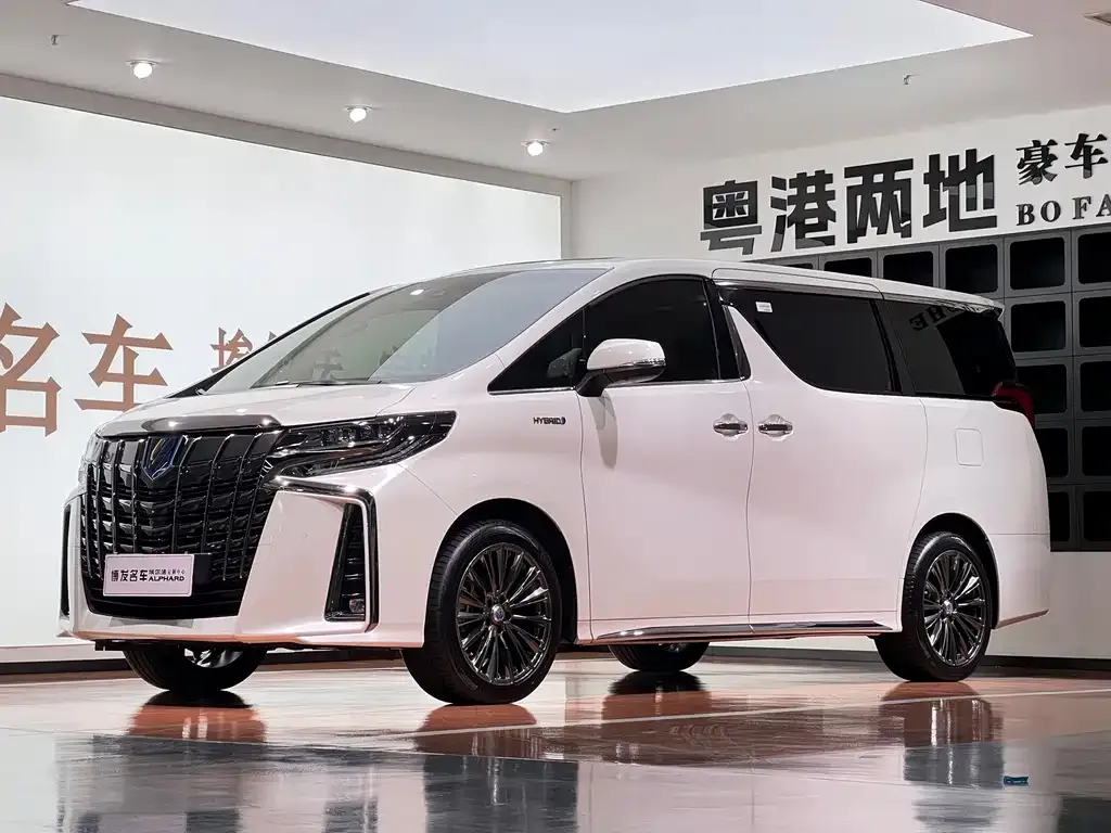 Toyota Alphard — фото 1