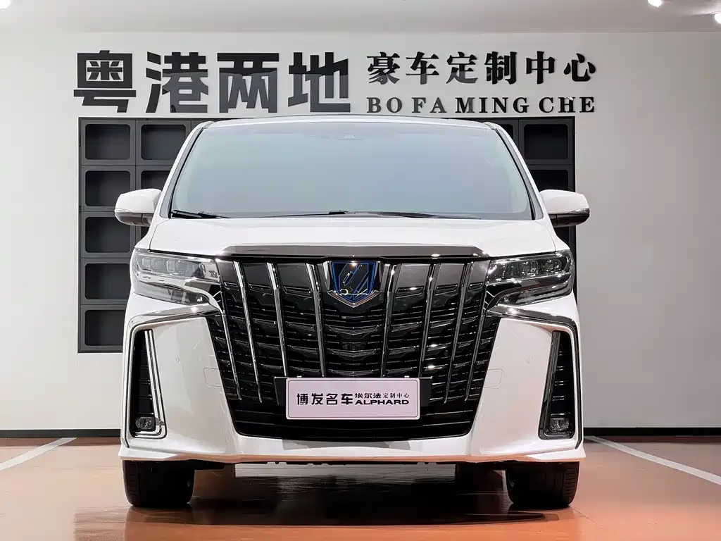 Toyota Alphard — фото 2