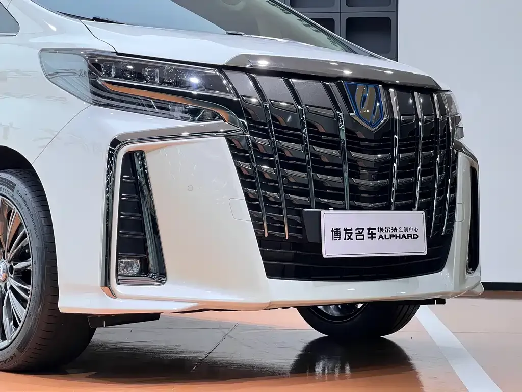 Toyota Alphard — фото 6