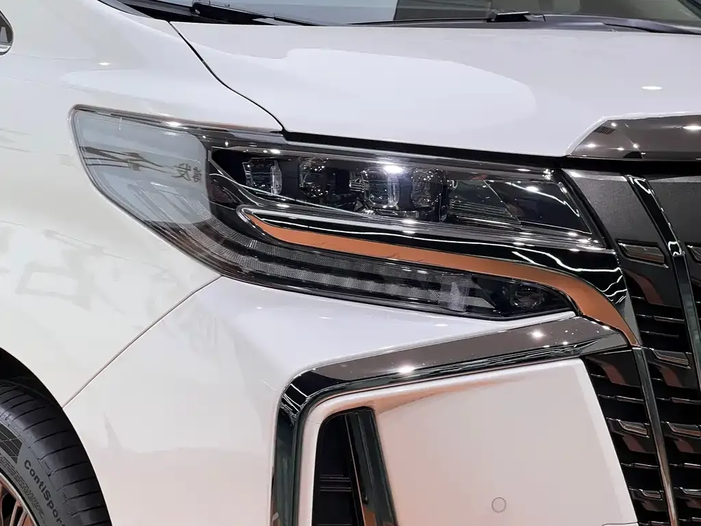 Toyota Alphard — фото 4