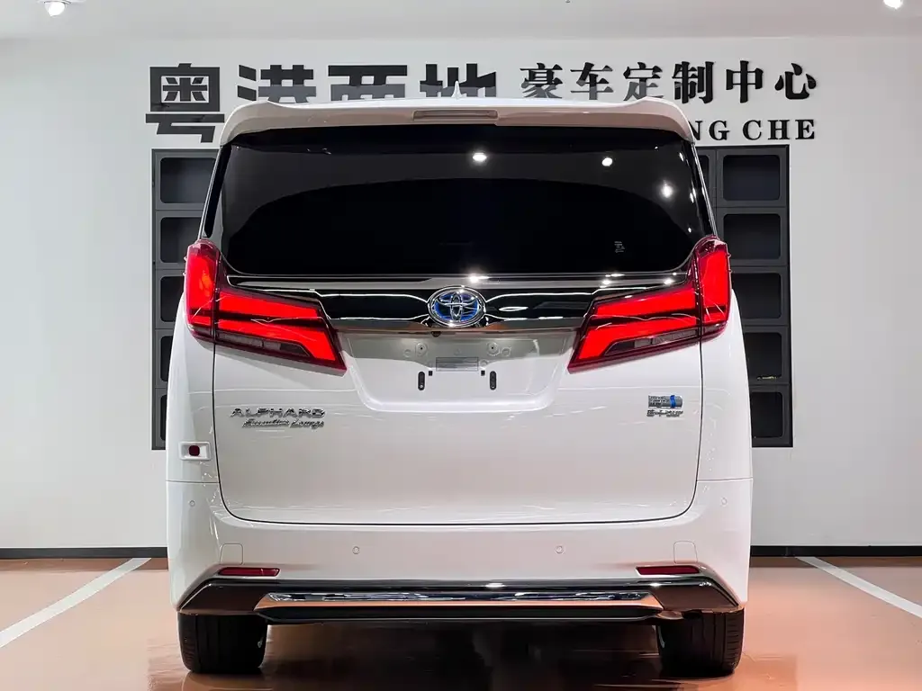 Toyota Alphard — фото 3