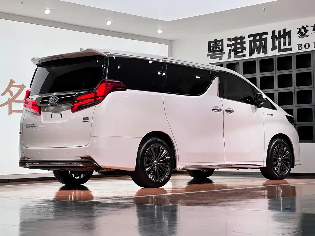 Toyota Alphard — фото 5