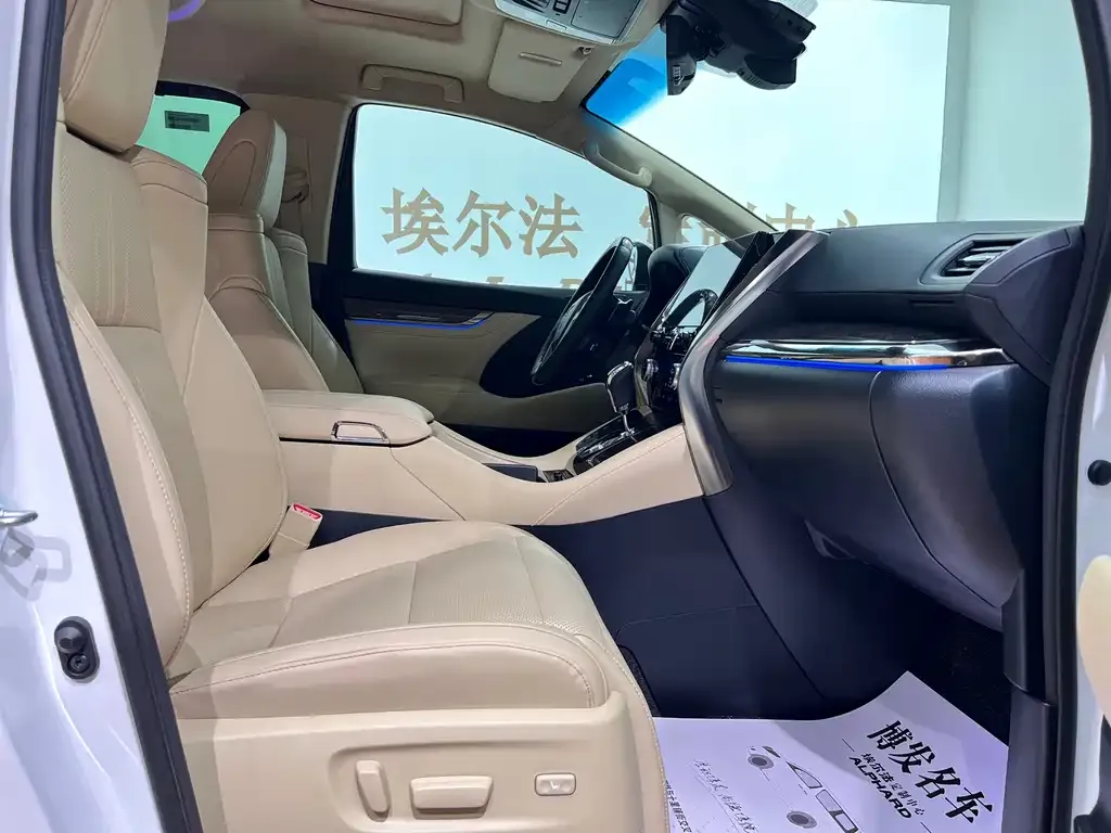 Toyota Alphard — фото 7